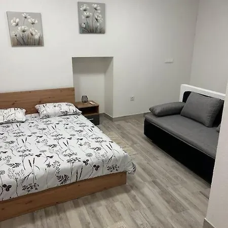 Kastel Apartment *